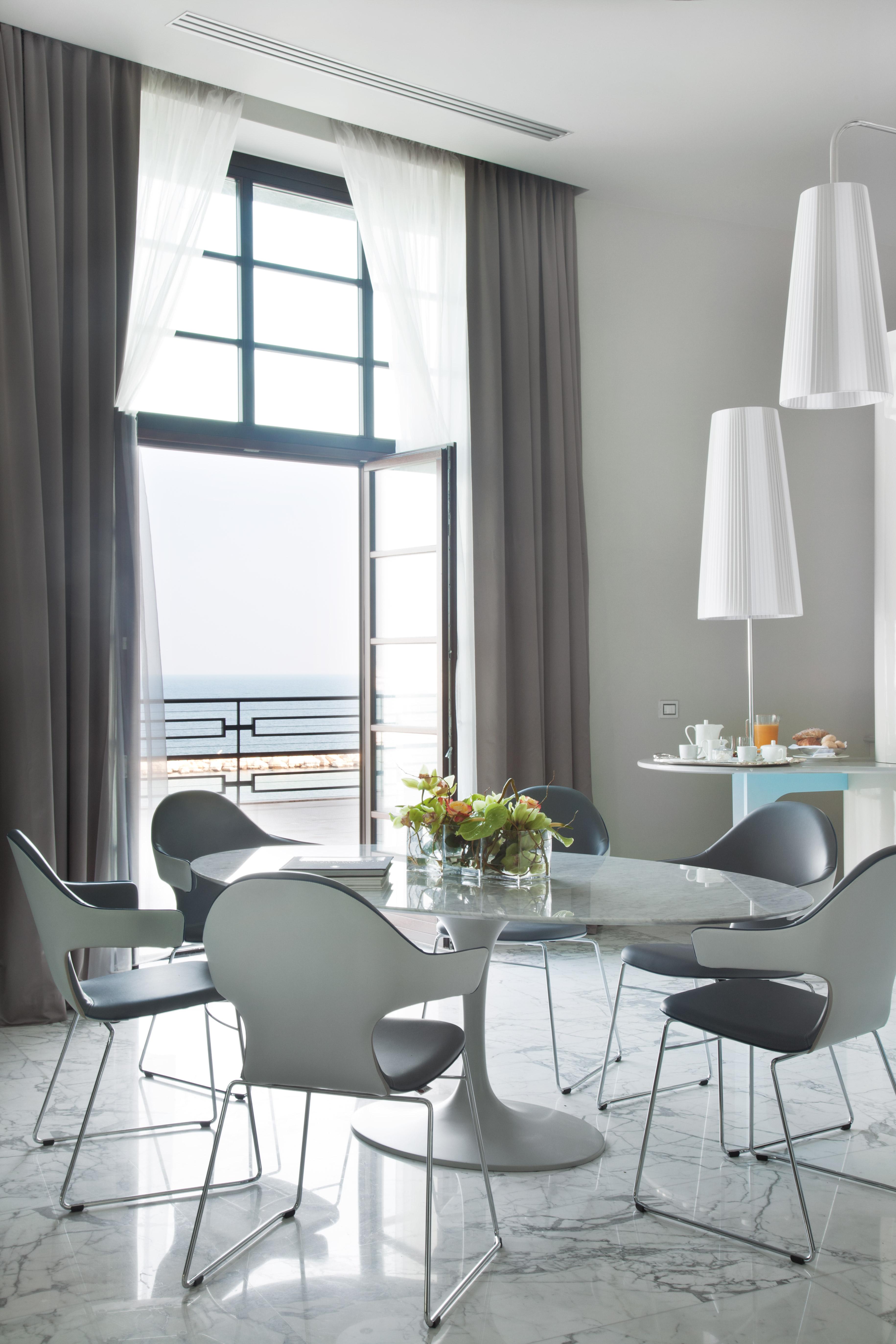 iH ホテルズ バリ グランデ アルベルゴ デッレ ナツィオーニ バーリ エクステリア 写真 Interior of a suite at the Hotel du Cap-Eden-Roc