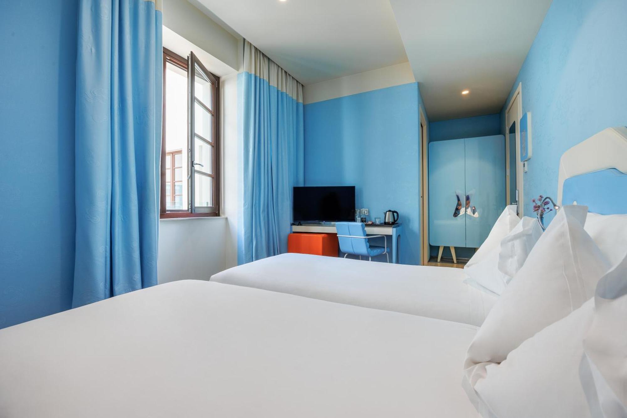iH ホテルズ バリ グランデ アルベルゴ デッレ ナツィオーニ バーリ エクステリア 写真 A room at the hotel