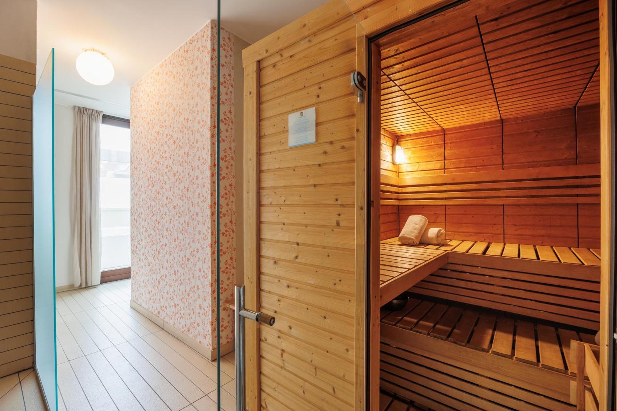 iH ホテルズ バリ グランデ アルベルゴ デッレ ナツィオーニ バーリ エクステリア 写真 A modern Finnish sauna