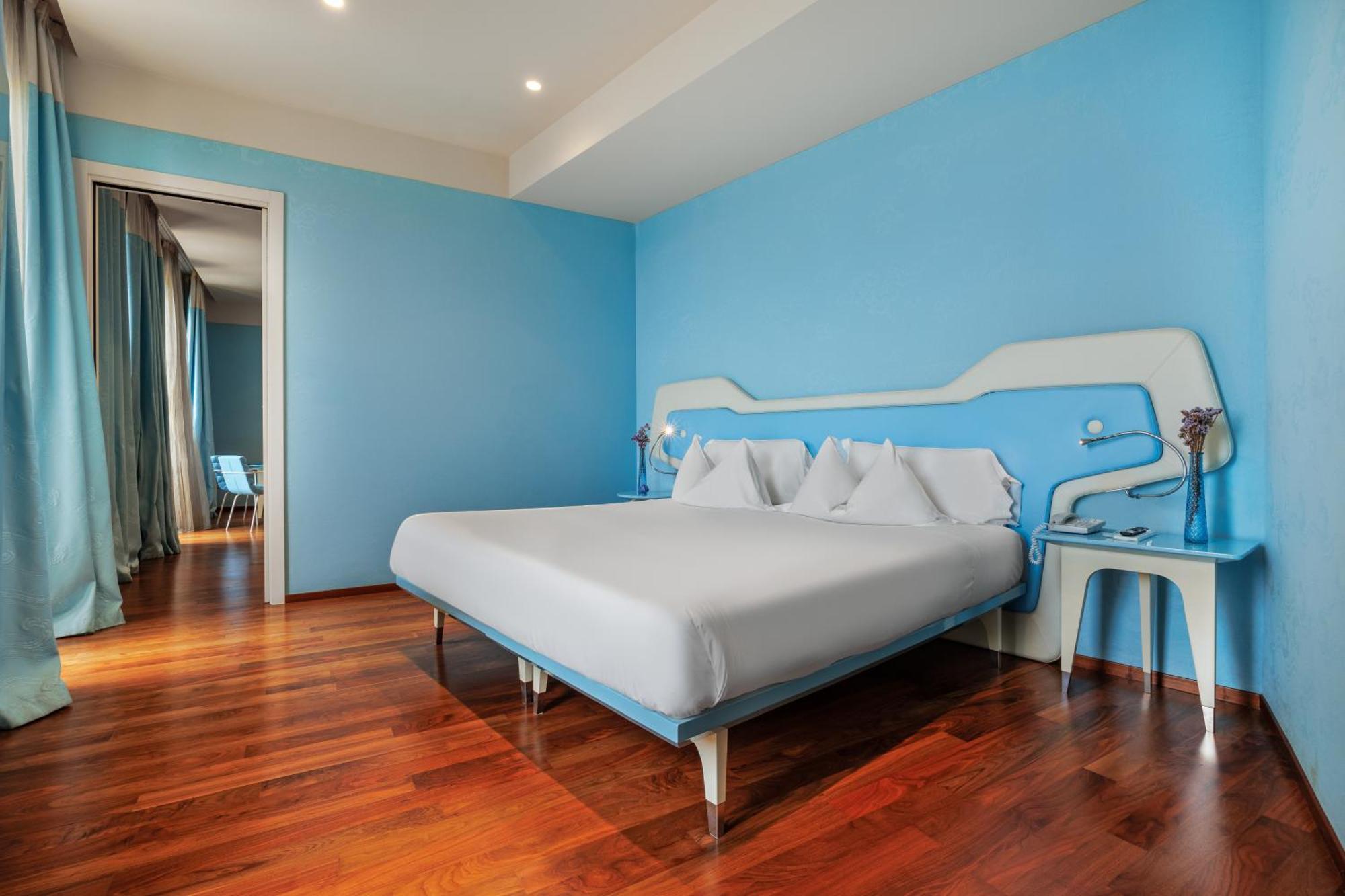 iH ホテルズ バリ グランデ アルベルゴ デッレ ナツィオーニ バーリ エクステリア 写真 A room at the hotel