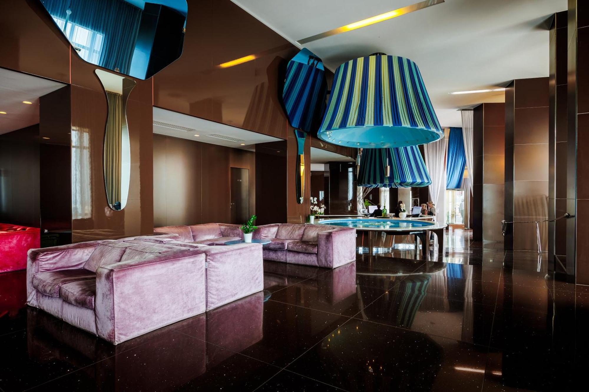 iH ホテルズ バリ グランデ アルベルゴ デッレ ナツィオーニ バーリ エクステリア 写真 The interior of the hotel