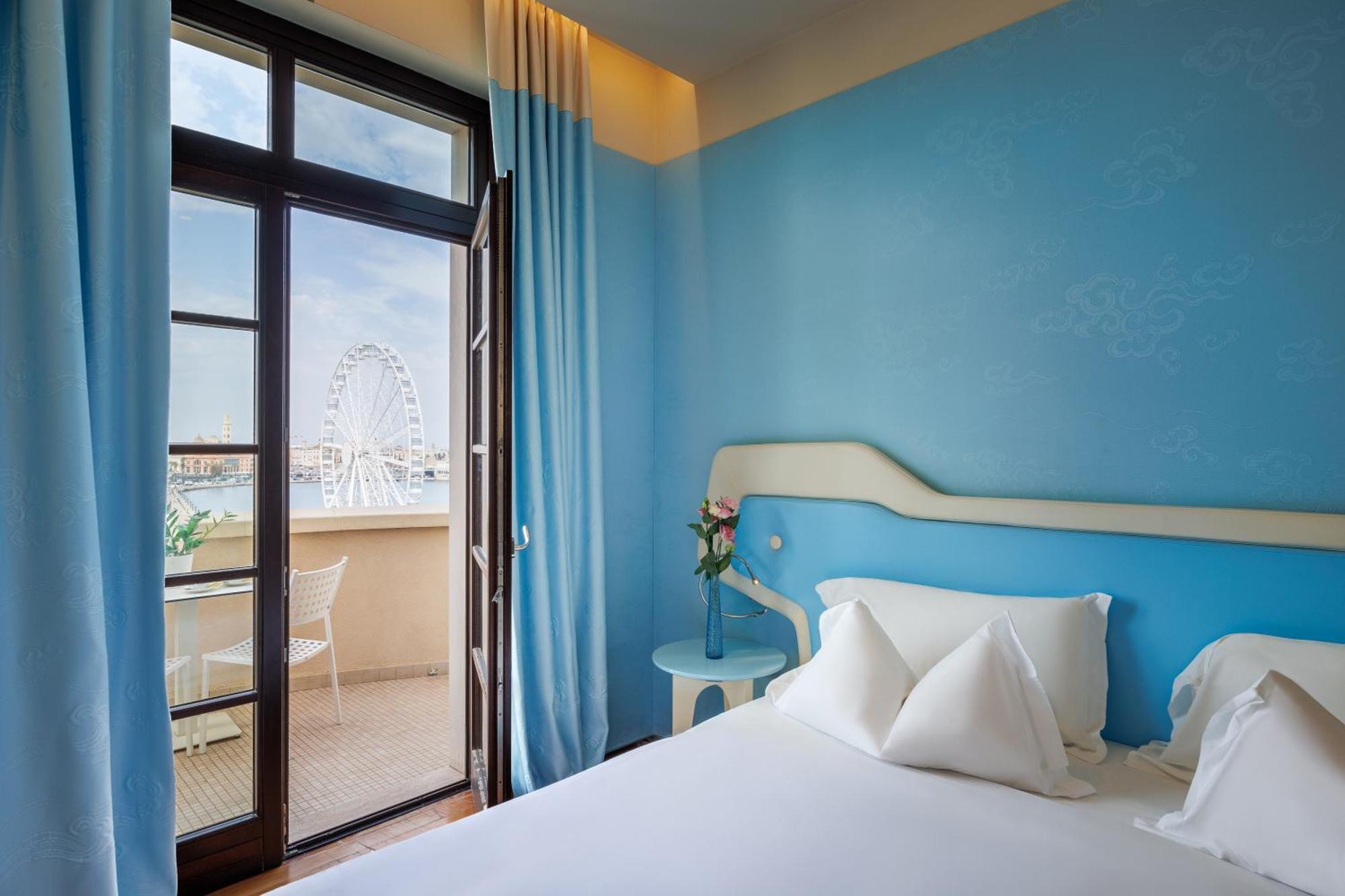 iH ホテルズ バリ グランデ アルベルゴ デッレ ナツィオーニ バーリ エクステリア 写真 A room at the hotel