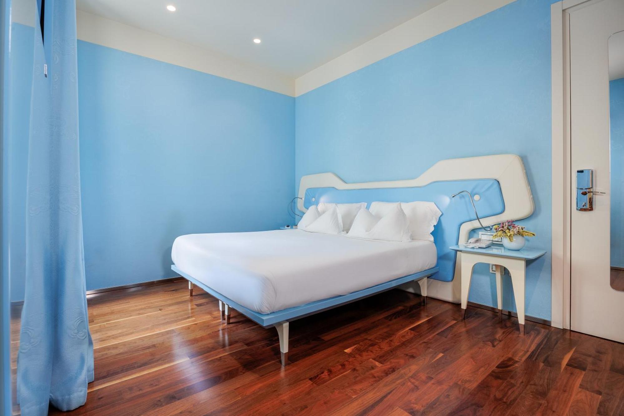 iH ホテルズ バリ グランデ アルベルゴ デッレ ナツィオーニ バーリ エクステリア 写真 A room at the hotel