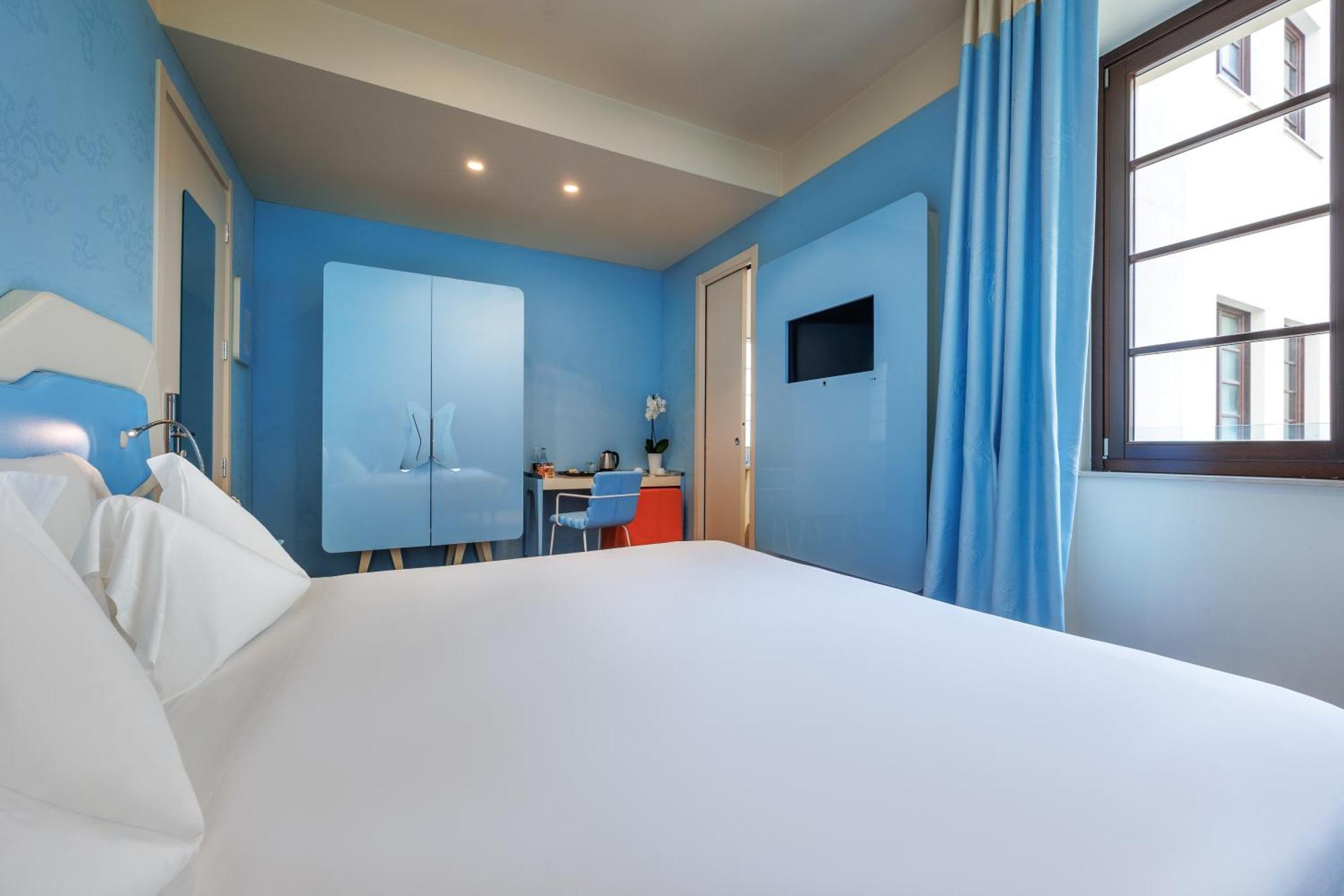 iH ホテルズ バリ グランデ アルベルゴ デッレ ナツィオーニ バーリ エクステリア 写真 A room at the hotel