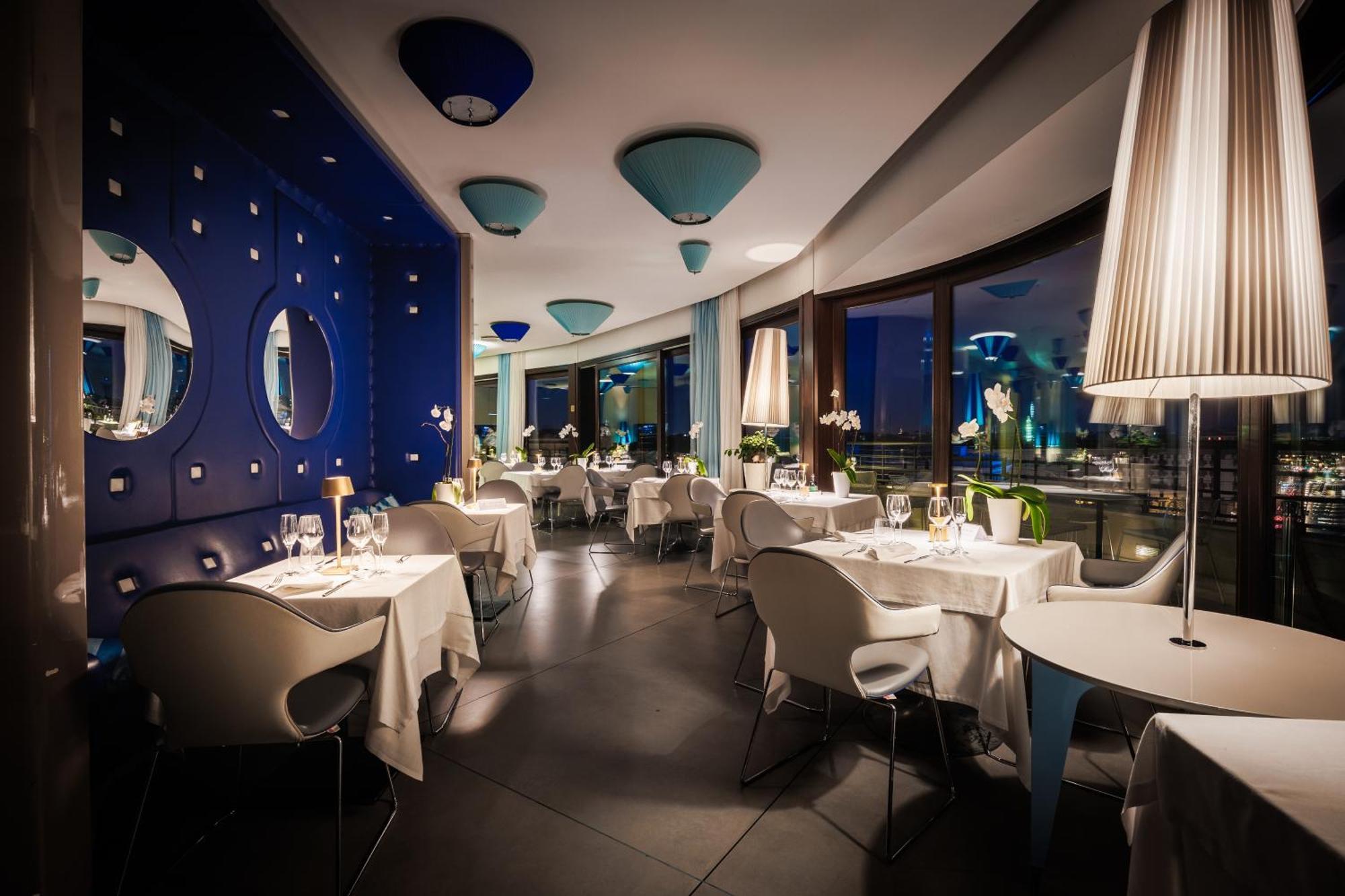 iH ホテルズ バリ グランデ アルベルゴ デッレ ナツィオーニ バーリ エクステリア 写真 Restaurant Blue