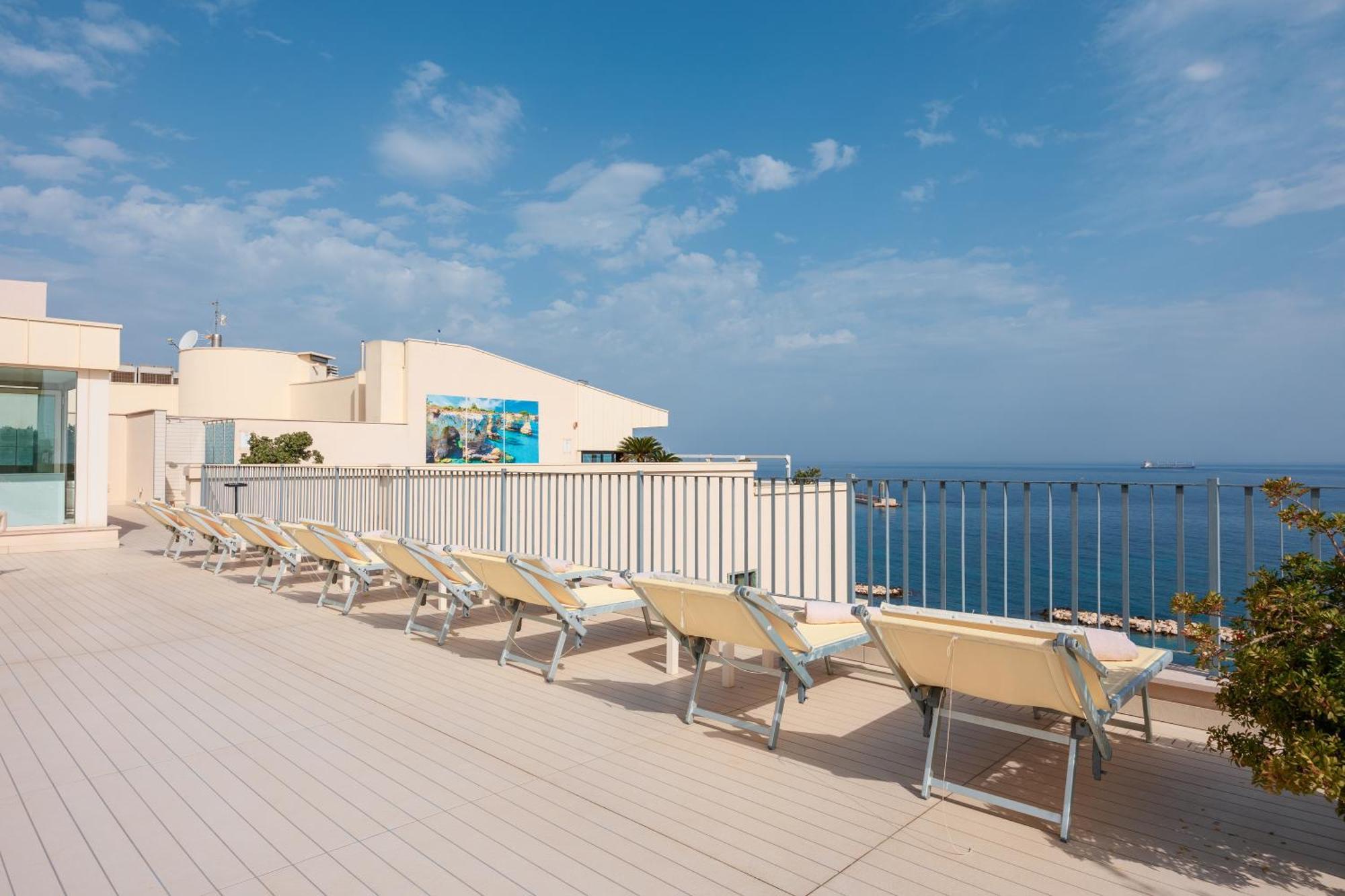 iH ホテルズ バリ グランデ アルベルゴ デッレ ナツィオーニ バーリ エクステリア 写真 View from the hotel