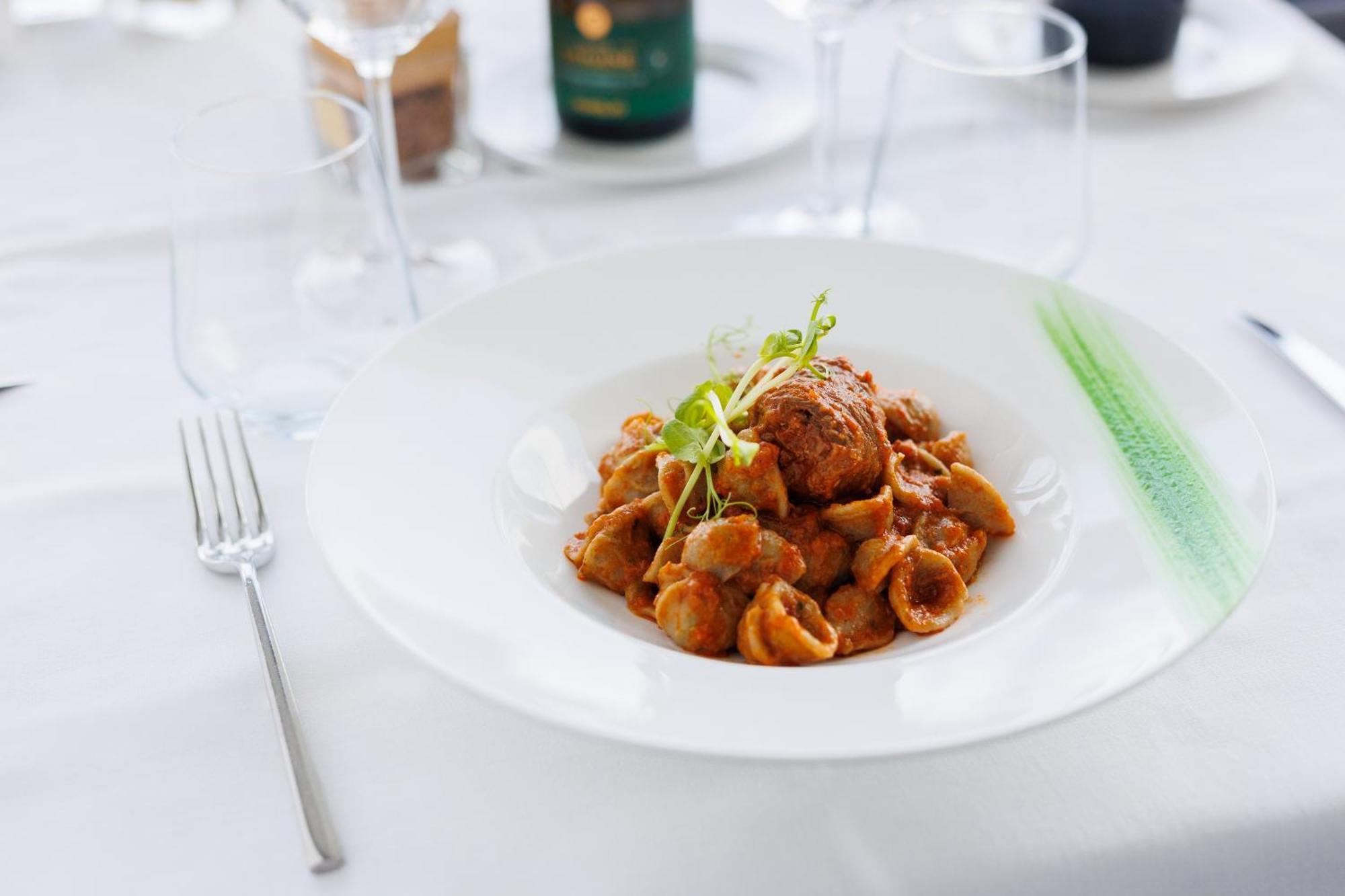 iH ホテルズ バリ グランデ アルベルゴ デッレ ナツィオーニ バーリ エクステリア 写真 A plate of gnocchi
