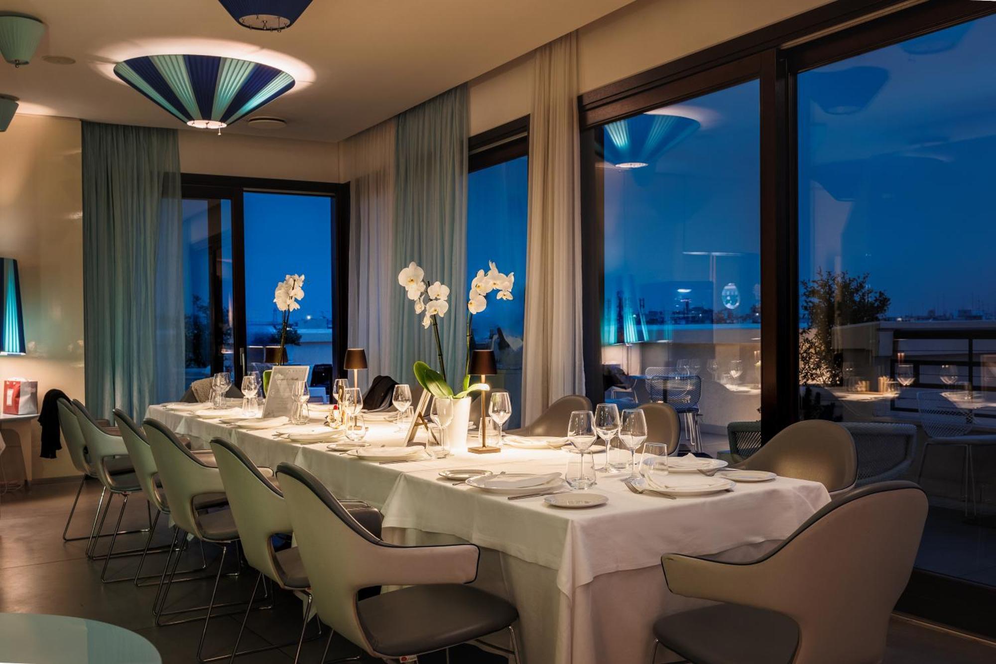 iH ホテルズ バリ グランデ アルベルゴ デッレ ナツィオーニ バーリ エクステリア 写真 The Sky Bar
