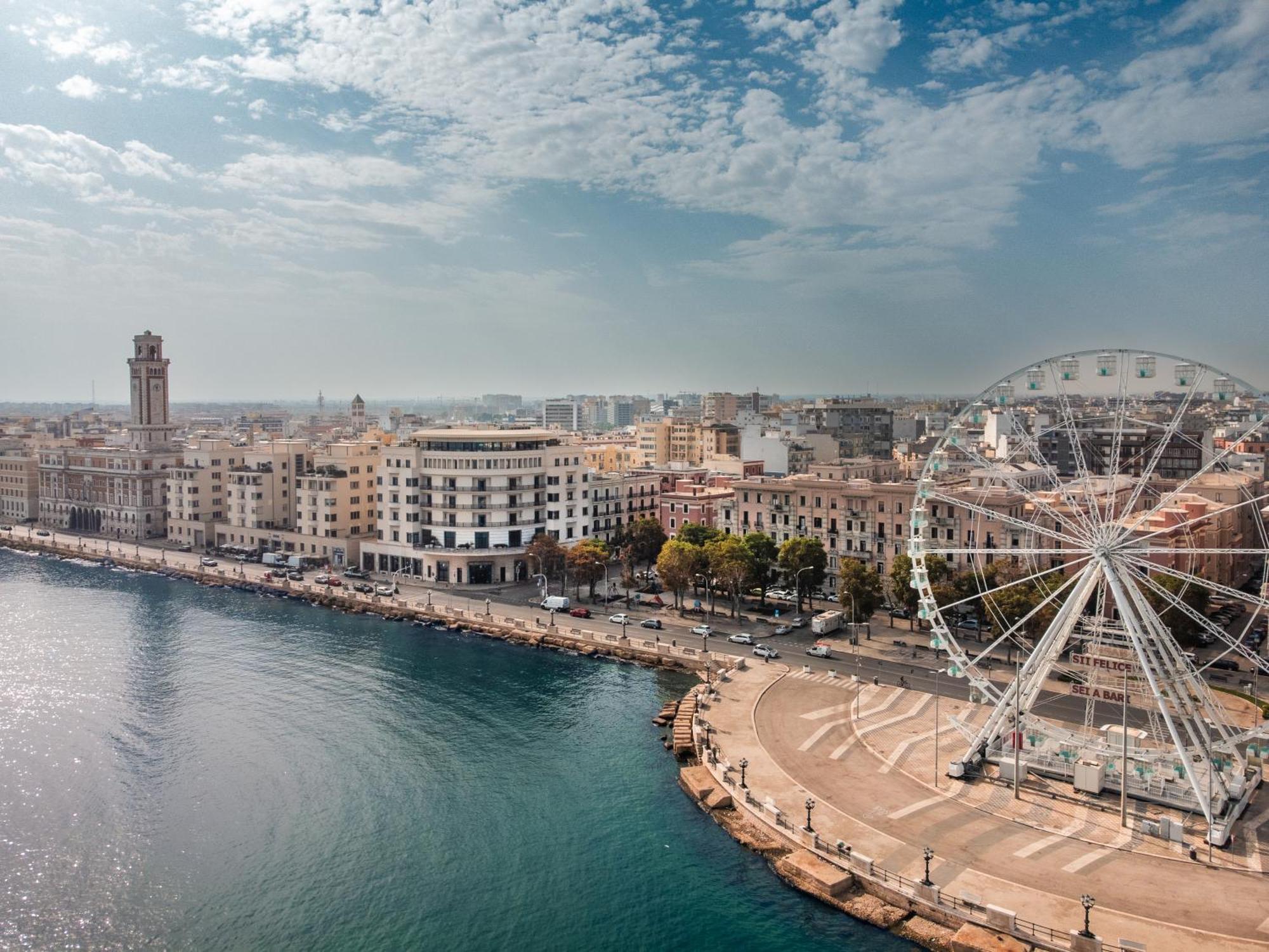 iH ホテルズ バリ グランデ アルベルゴ デッレ ナツィオーニ バーリ エクステリア 写真 The port of Bari