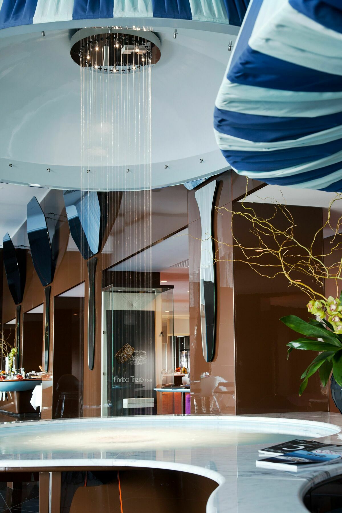 iH ホテルズ バリ グランデ アルベルゴ デッレ ナツィオーニ バーリ エクステリア 写真 The lobby of the hotel