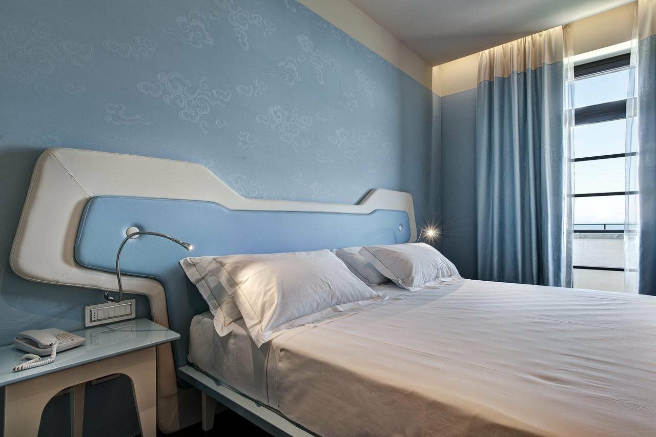 iH ホテルズ バリ グランデ アルベルゴ デッレ ナツィオーニ バーリ エクステリア 写真 A bedroom at the hotel